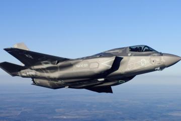 开云体育在线-神之手，欧冠决赛夜，他指尖流淌着绿茵的脉搏