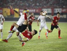 开云体育APP下载-足球联赛争夺激烈，实力对决精彩