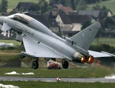 开云体育下载-绿茵月光曲，卡马文加于意甲焦点夜奏响决胜乐章