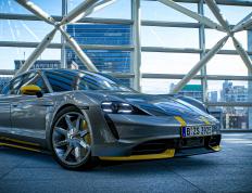 开云下载-被遗忘的王牌，字母哥在嘘声中向世界证明何为绝对统治