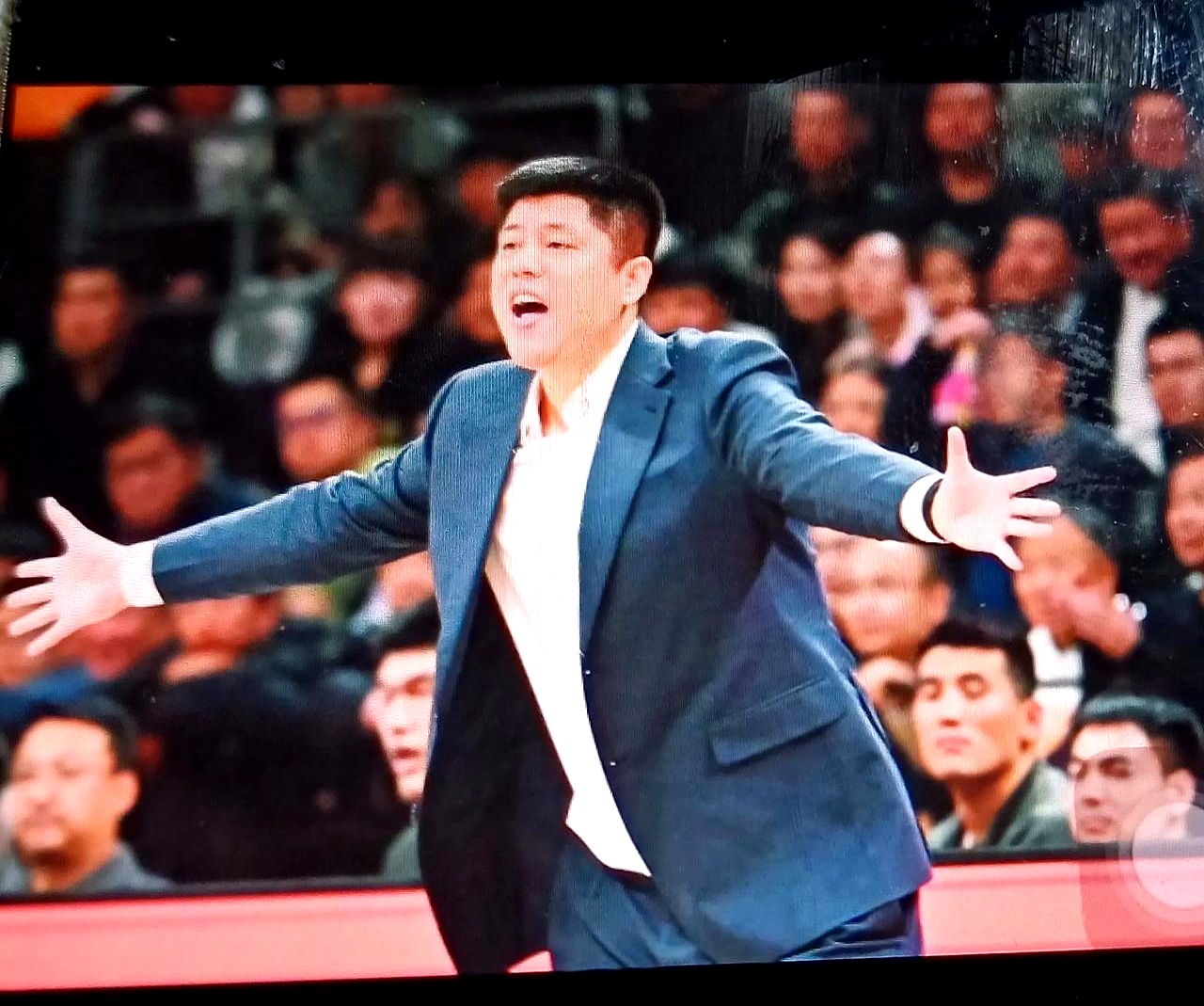 开云平台-后防措施不力，球队输球球员不满主教练策略