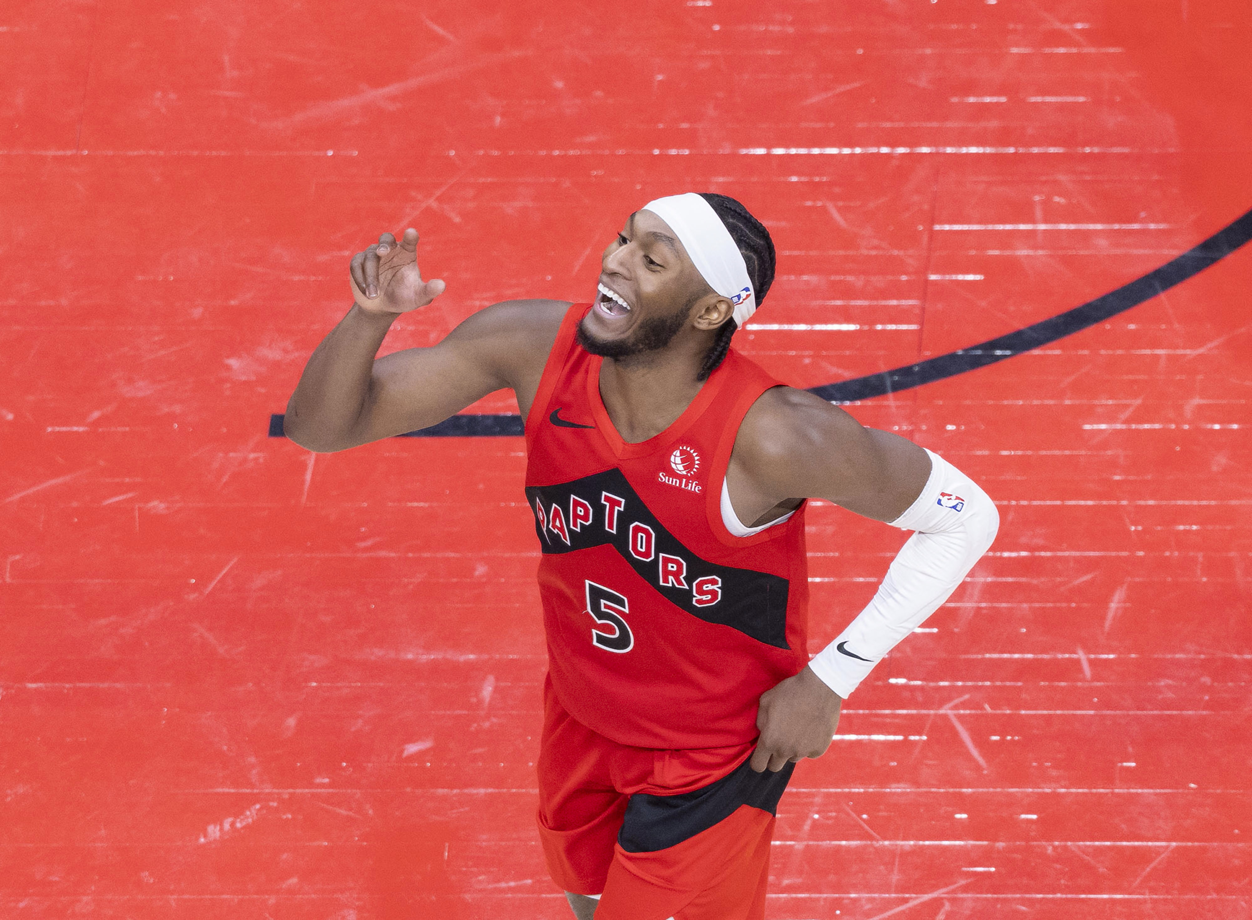 开云体育APP下载-猛龙主场大胜雄鹿,继续领跑东部