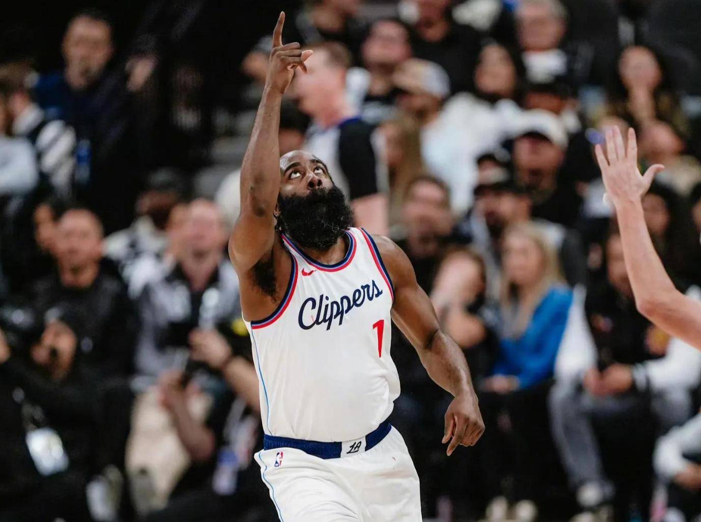 开云体育登录-快船逆转热火，莱昂纳德关键三分