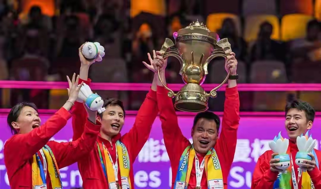 开云体育平台APP-包含韩国羽毛球队血洗泰国羽毛球队,马琳三分雨点燃全场的词条