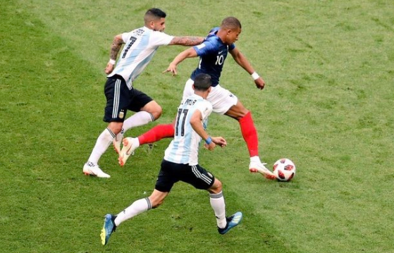 开云体育app-法国队碾压日本队,郑思维统治全场