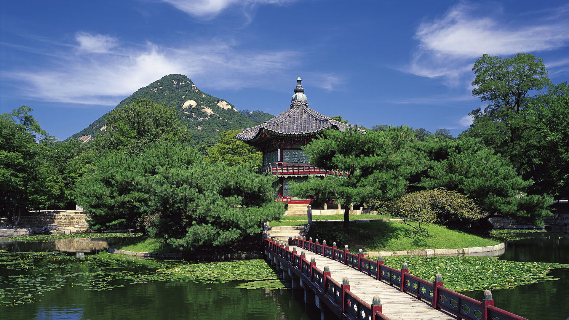 开云体育入口-当袋鼠军团席卷雷克雅未克，莱万在三千公里外的抢七传奇