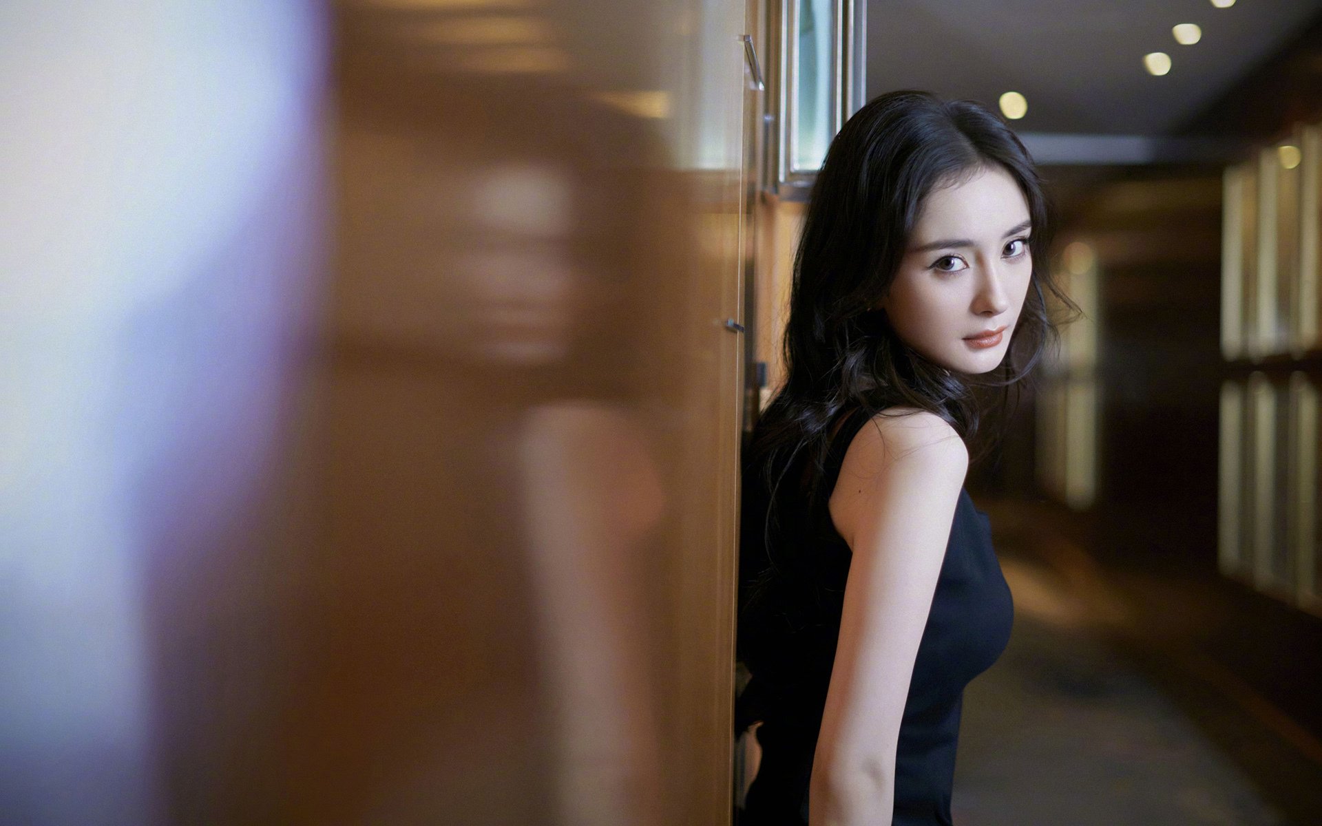 开云体育下载-布克压哨神迹撕裂夜空，马刺绝境逆袭气走深圳