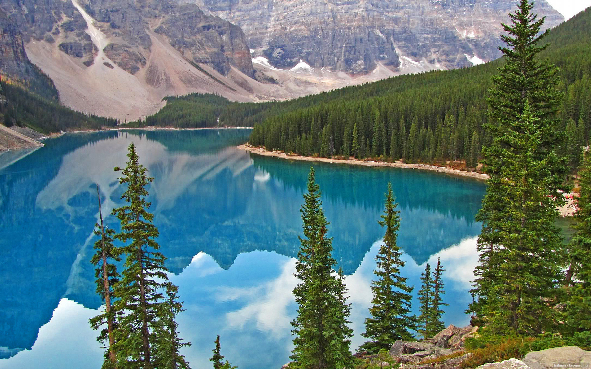 开云体育平台APP-黄蜂第三节36-18摧毁鹈鹕!爱德华兹42分打爆防线,魔鬼主场见证新王崛起