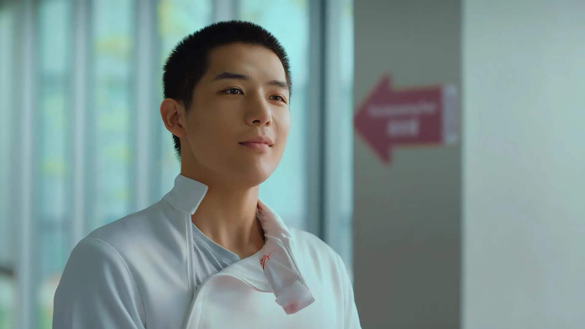 开云官网-东契奇狂暴冲击撕开防线,魔术主场完胜终结黄蜂连败